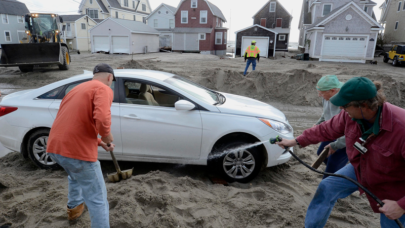 Illustration for article titled Freeing a Hyundai in Milford, Connecticut